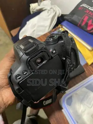 700D Canon