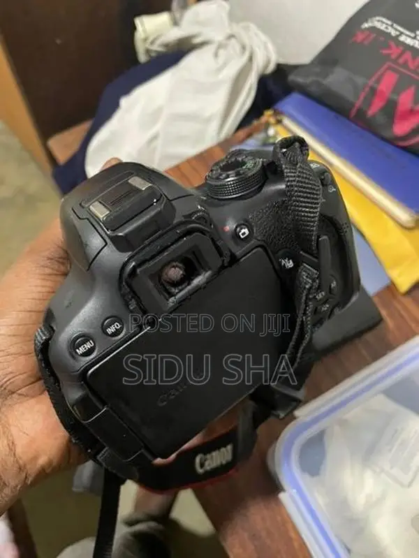 700D Canon