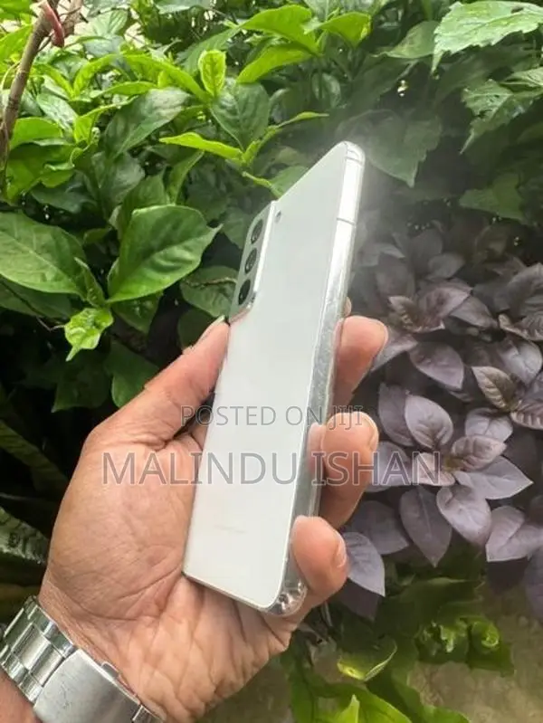Samsung Galaxy S22 (Used)