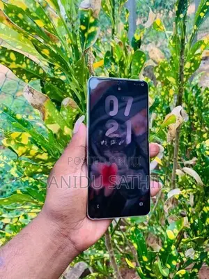 Samsung Galaxy S21 256GB (Used)