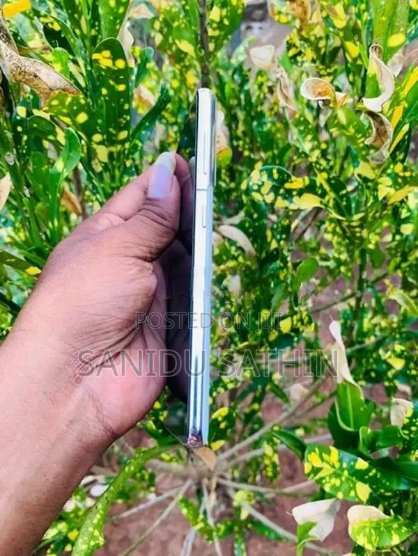 Samsung Galaxy S21 256GB (Used)