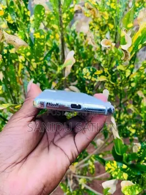Samsung Galaxy S21 256GB (Used)