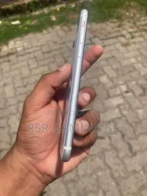Apple iPhone SE 2 (Used)