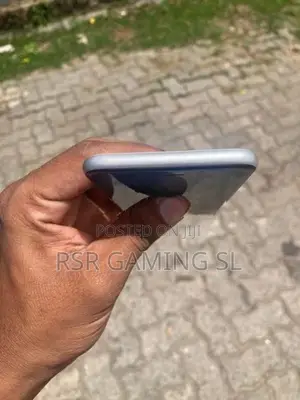 Apple iPhone SE 2 (Used)