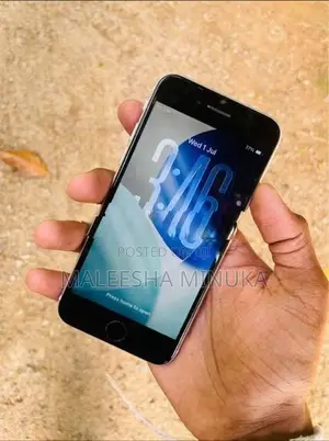 Apple iPhone SE 2 (Used)