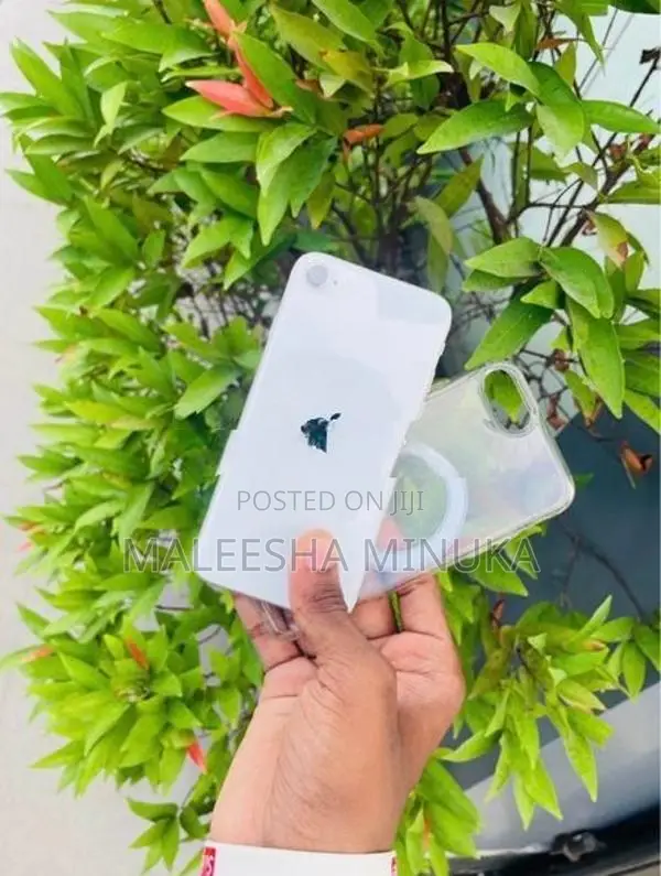 Apple iPhone SE 2 (Used)