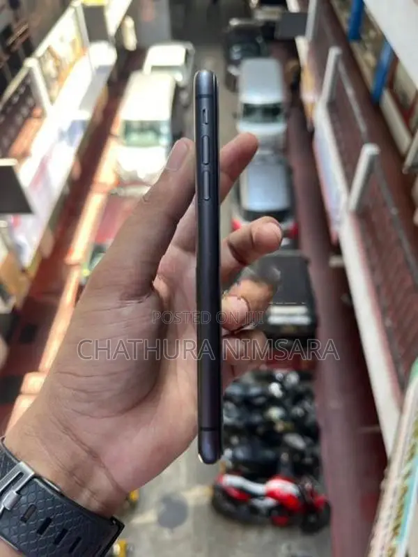 Apple iPhone 11 (Used)