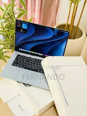 Apple MacBook Air M4 15"Inch 16GB/512GB 2025