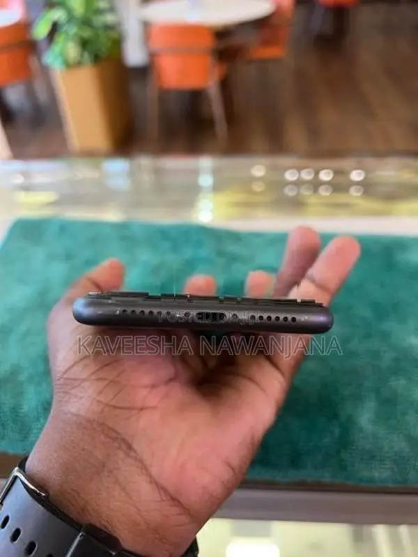 Apple iPhone 11 (Used)