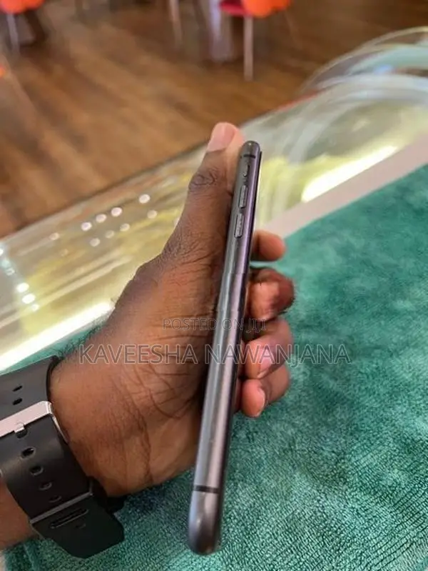 Apple iPhone 11 (Used)