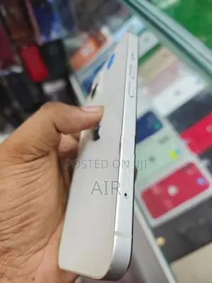 Apple iPhone 13 (Refurbished)