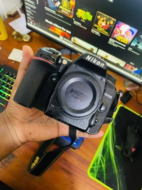 Nikon D7500