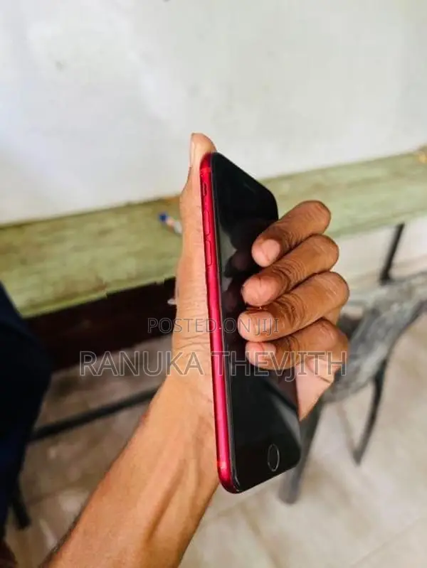 Apple iPhone SE 2 (Used)