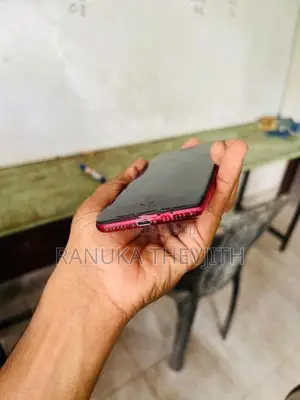 Apple iPhone SE 2 (Used)