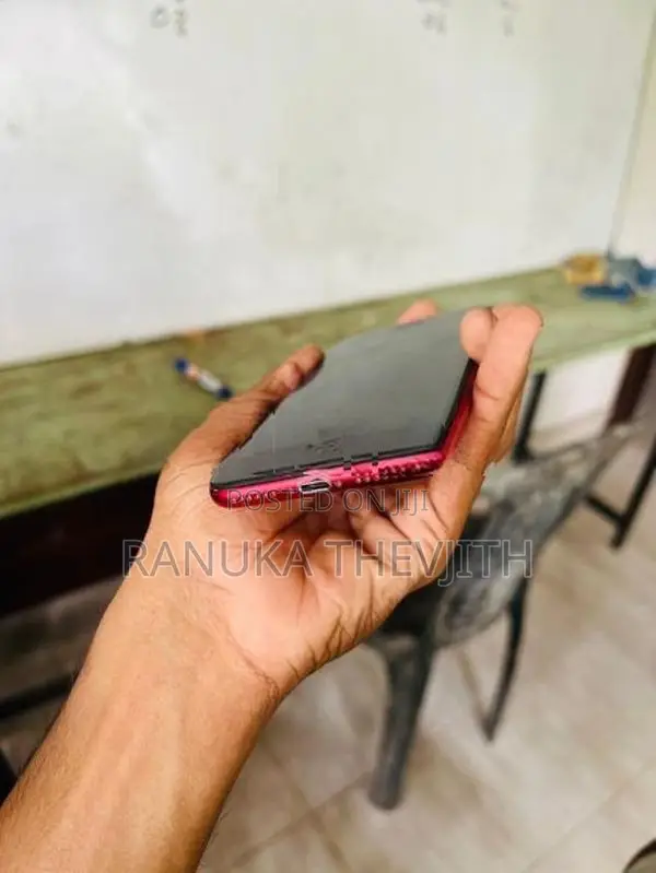 Apple iPhone SE 2 (Used)
