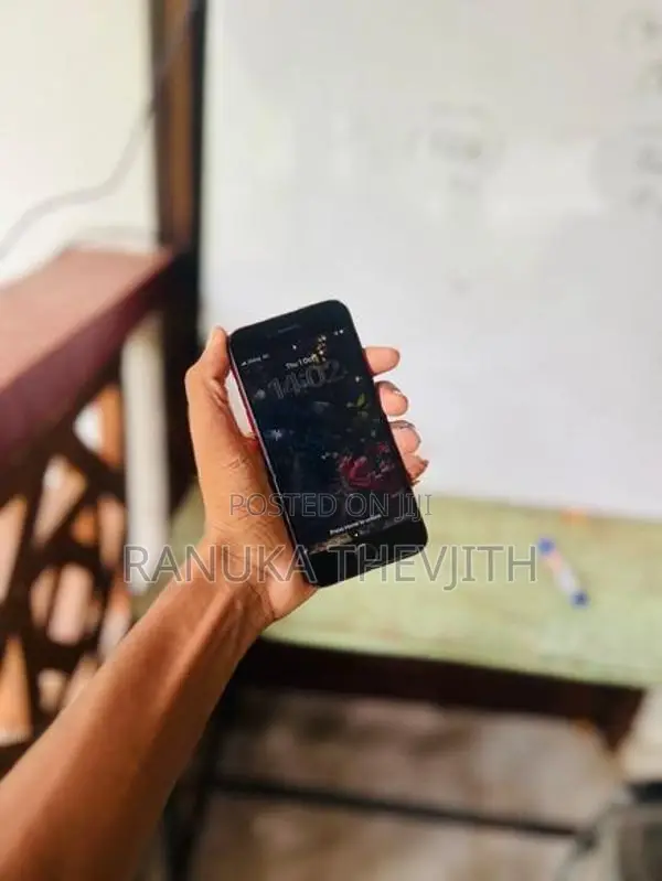 Apple iPhone SE 2 (Used)