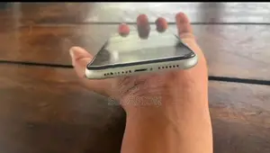 Apple iPhone XR (Used)