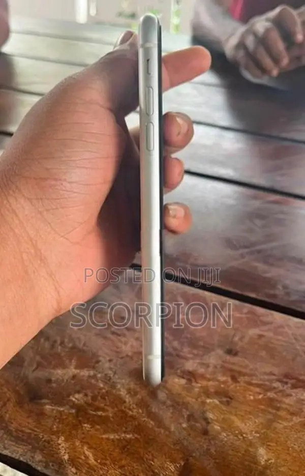 Apple iPhone XR (Used)