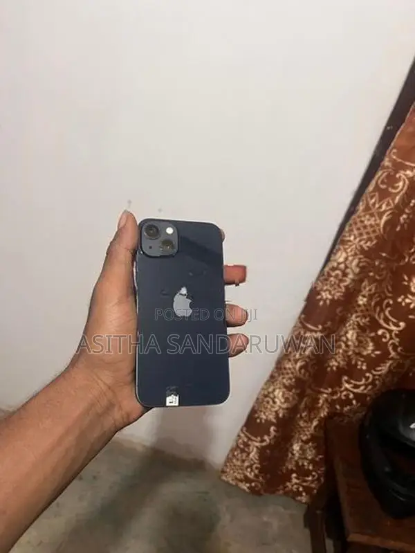 Apple iPhone 13 (Used)