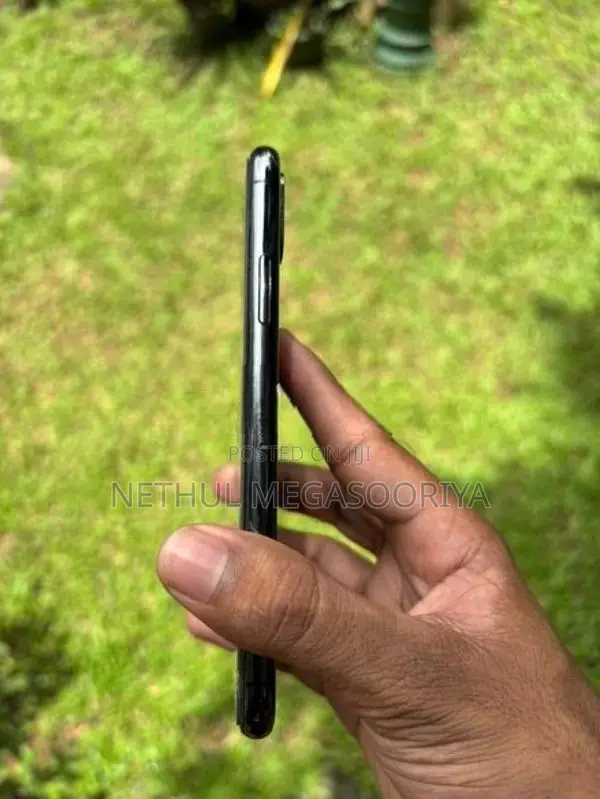 Apple iPhone X (Used)