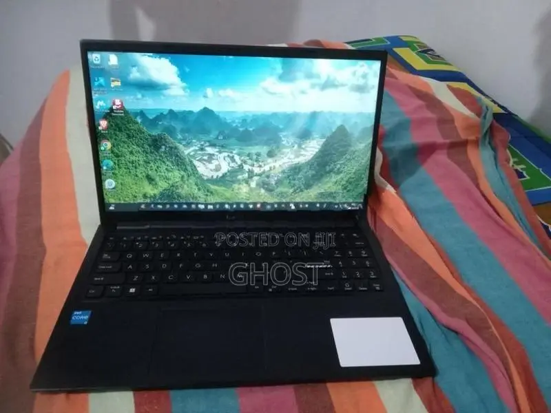 ASUS Vivobook i3 8GB 13th Gen, 512 GB