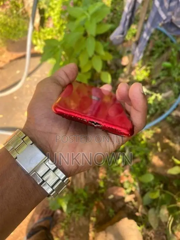 Apple iPhone SE 2 (Used)
