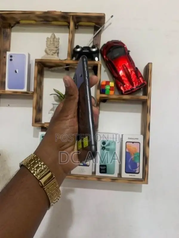 Apple iPhone 11 (Used)