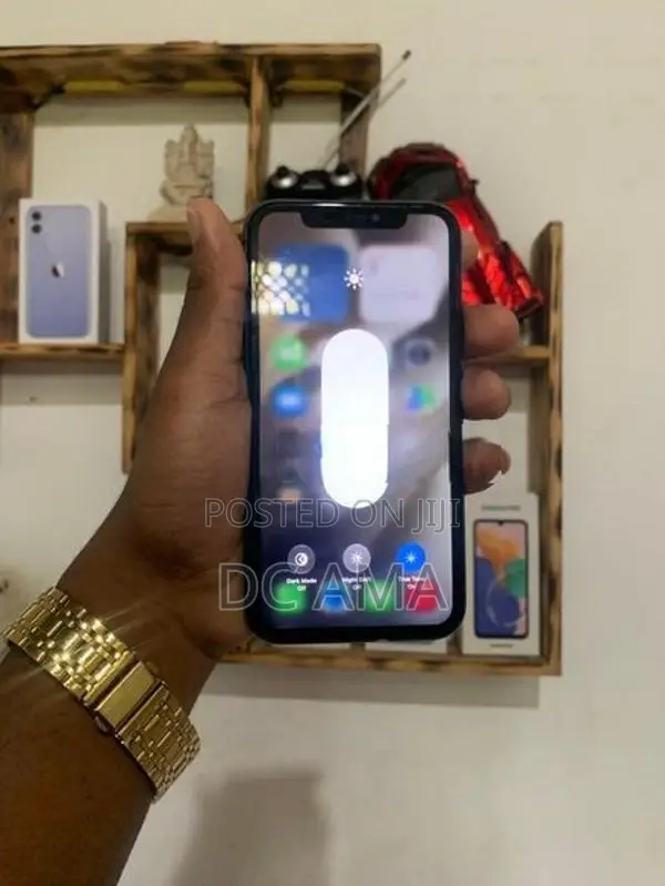 Apple iPhone 11 (Used)