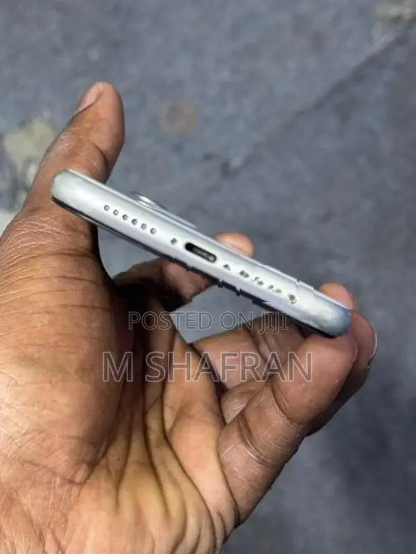 Apple iPhone 11 (Used)