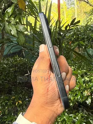 Apple iPhone 16 (Used)