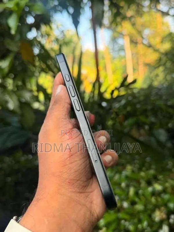 Apple iPhone 16 (Used)