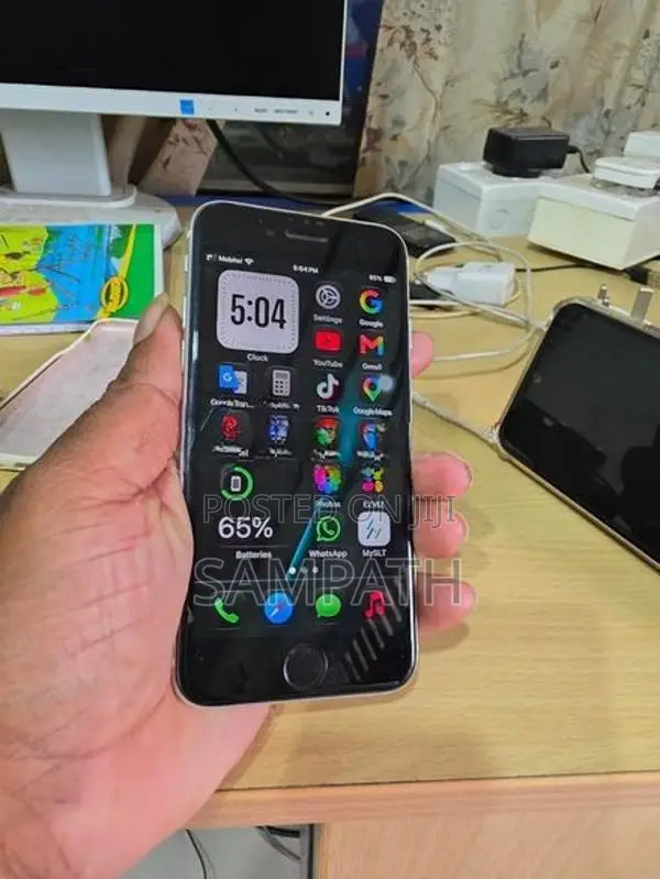 Apple iPhone SE 2 (Used)