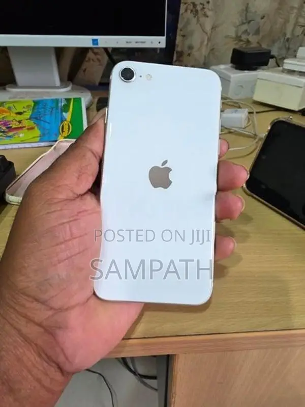 Apple iPhone SE 2 (Used)