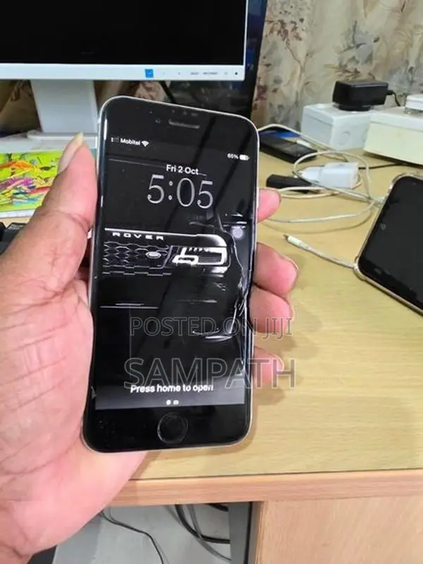 Apple iPhone SE 2 (Used)