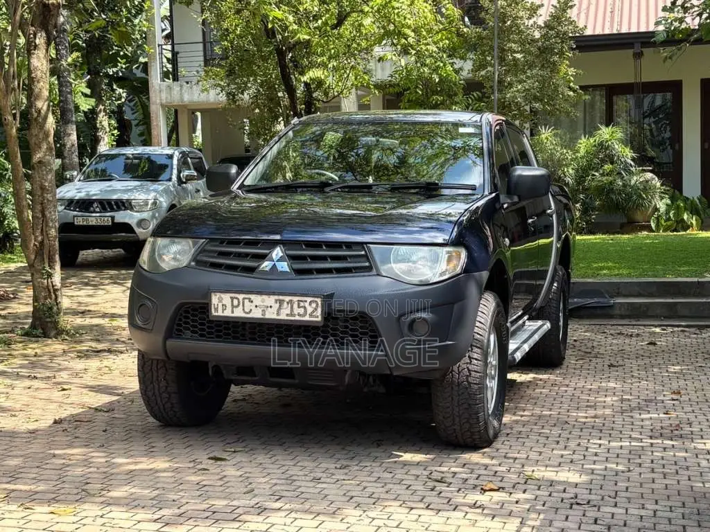 Mitsubishi L200 4WD Cab 2011 Pickup (Used)