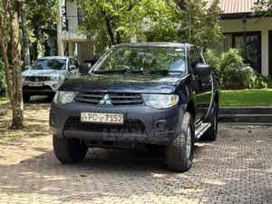 Mitsubishi L200 4WD Cab 2011 Pickup (Used)