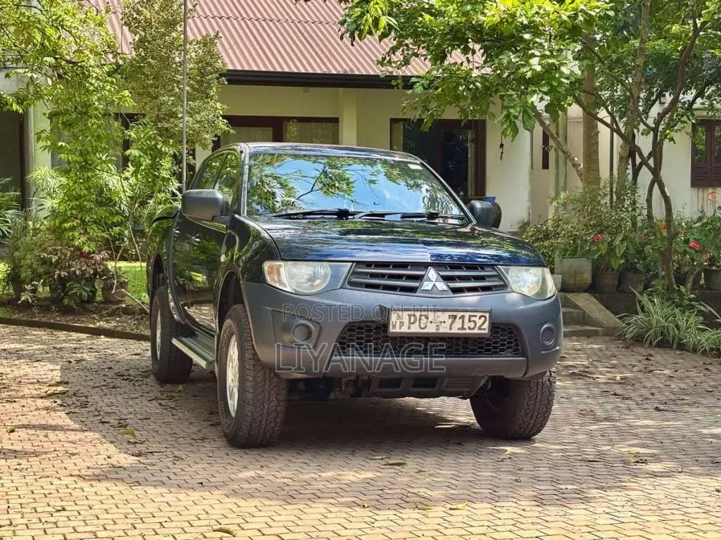 Mitsubishi L200 4WD Cab 2011 Pickup (Used)