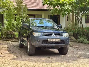 Mitsubishi L200 4WD Cab 2011 Pickup (Used)
