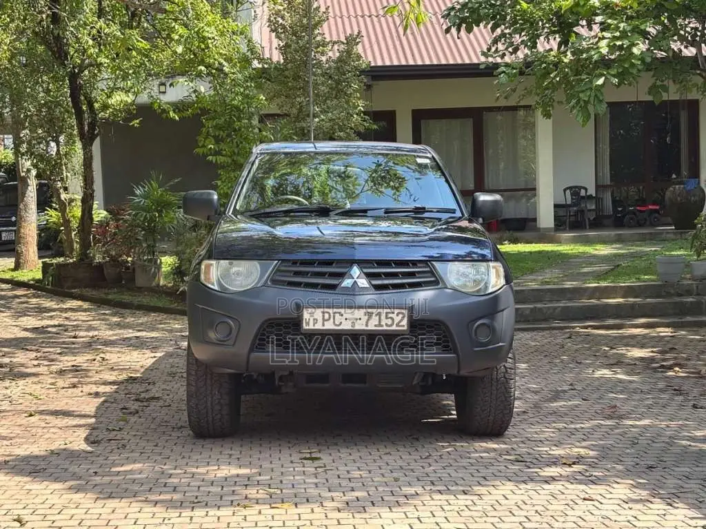 Mitsubishi L200 4WD Cab 2011 Pickup (Used)