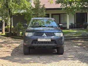 Mitsubishi L200 4WD Cab 2011 Pickup (Used)