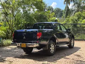 Mitsubishi L200 4WD Cab 2011 Pickup (Used)