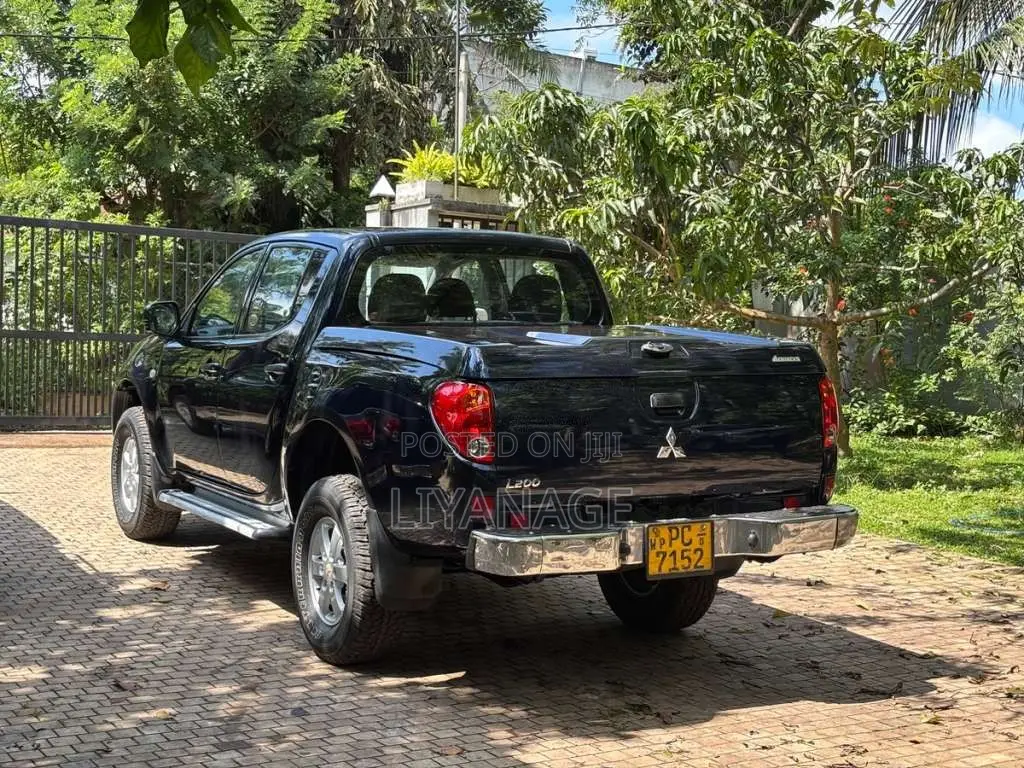Mitsubishi L200 4WD Cab 2011 Pickup (Used)