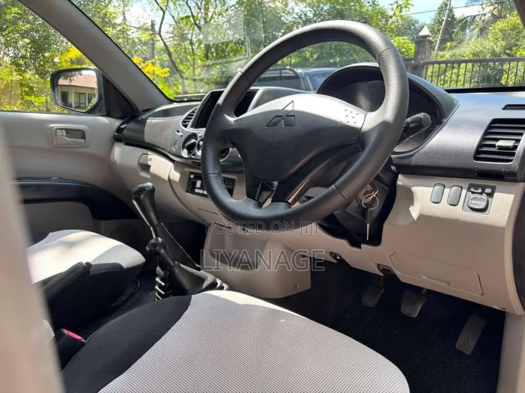 Mitsubishi L200 4WD Cab 2011 Pickup (Used)