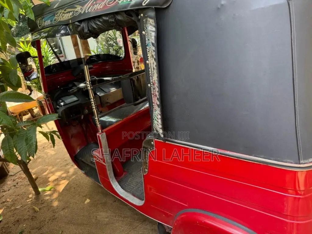Bajaj RE 205 2010 Three Wheel (Used)