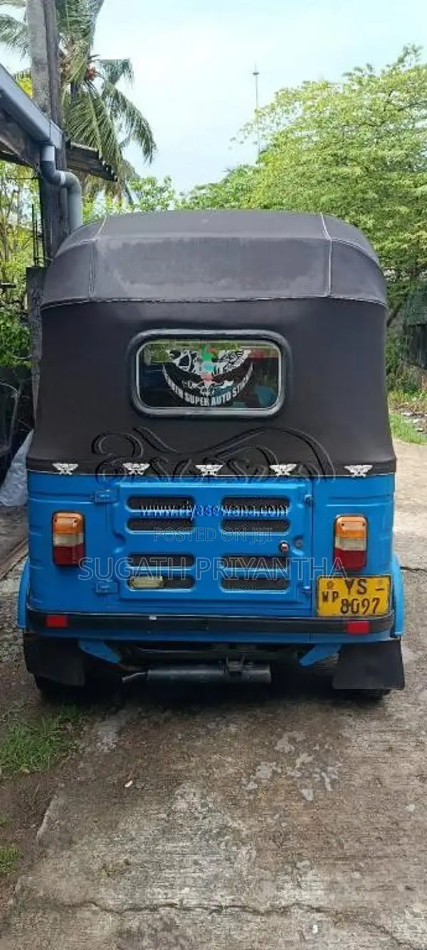Bajaj RE 205 2011 Three Wheel (Used)