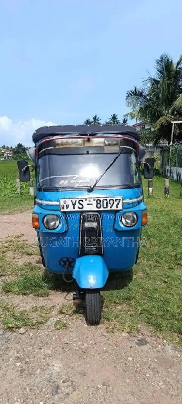 Bajaj RE 205 2011 Three Wheel (Used)