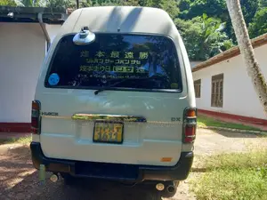 Toyota Dolphin 2001 Van (Used)