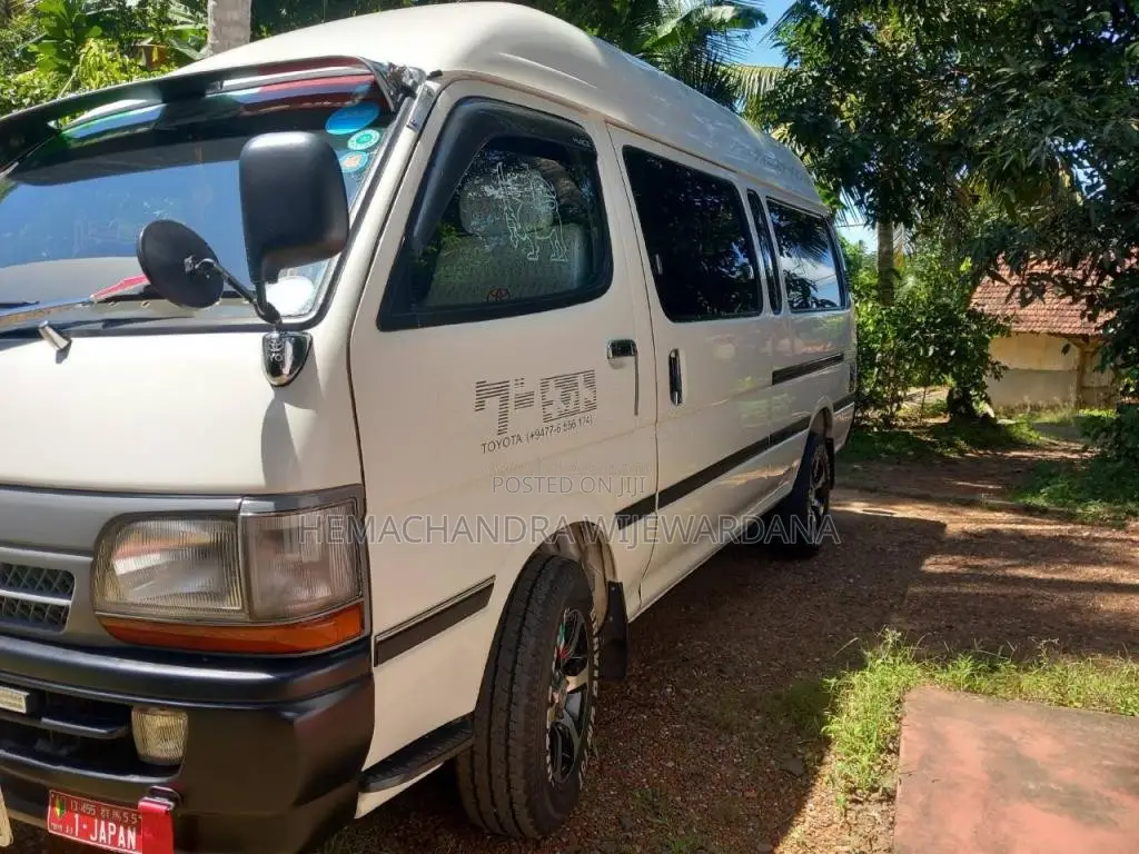 Toyota Dolphin 2001 Van (Used)