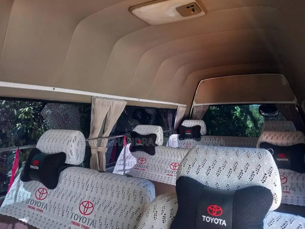 Toyota Dolphin 2001 Van (Used)