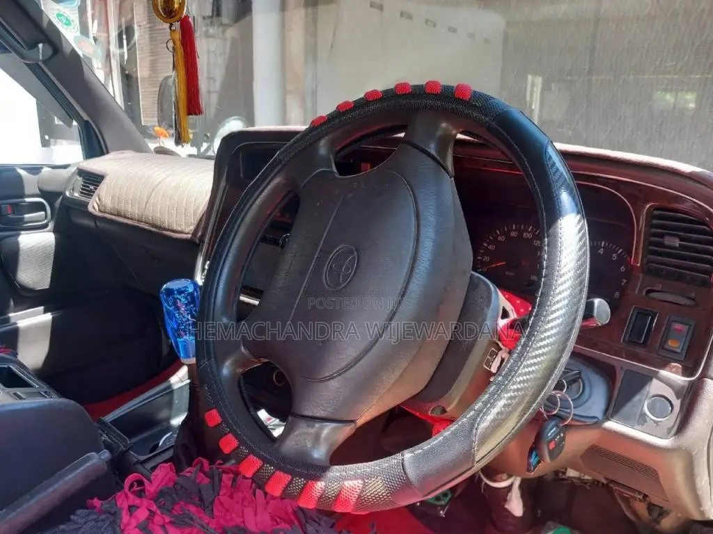 Toyota Dolphin 2001 Van (Used)